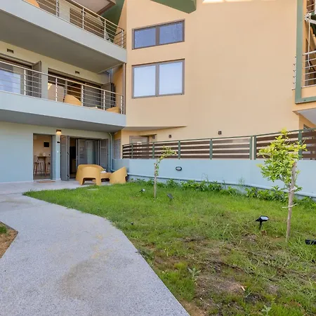Azure Sofia - Grounded Apartamento