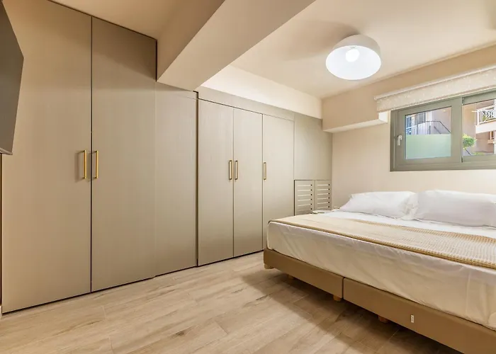 Azure Sofia - Grounded Daire *